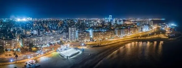 Framed Print : Montevideo, Pocitos night, seafront Framed Print : Montevideo, Pocitos night, seafront