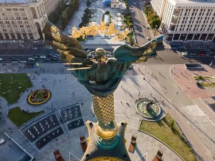 Framed Print : Monument on Independence Square in Kyiv, Ukraine Framed Print : Monument on Independence Square in Kyiv, Ukraine