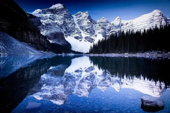 Framed Print : Moraine Lake, Canadian Rockies - Canada Framed Print : Moraine Lake, Canadian Rockies - Canada