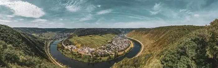 Framed Print : Moselle loop near Bruttig-Fankel and the wine village of Ernst Framed Print : Moselle loop near Bruttig-Fankel and the wine village of Ernst