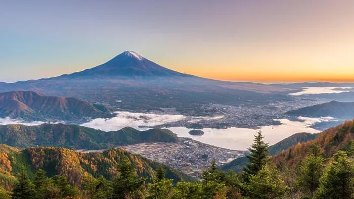 Framed Print : Mt. Fuji, Japan over Kawaguchi Lake on an autumn dawn Framed Print : Mt. Fuji, Japan over Kawaguchi Lake on an autumn dawn