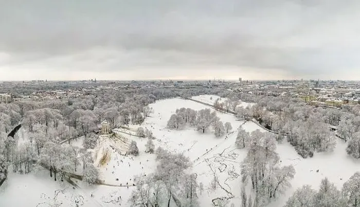 Framed Print : Muenchen, Munich in winter as a wideangle drone shot, city skyline covered with snow Framed Print : Muenchen, Munich in winter as a wideangle drone shot, city skyline covered with snow