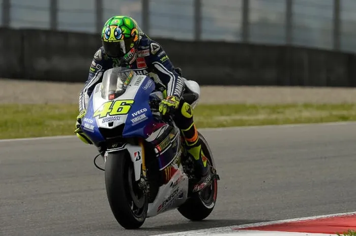 Framed Print : Mugello, Italy. 2nd June, 2013. Valentino Rossi (Yamaha Factory Racing)during the warm-up of Moto GP World Championship from the Mugello racing Framed Print : Mugello, Italy. 2nd June, 2013. Valentino Rossi (Yamaha Factory Racing)during the warm-up of Moto GP World Championship from the Mugello racing