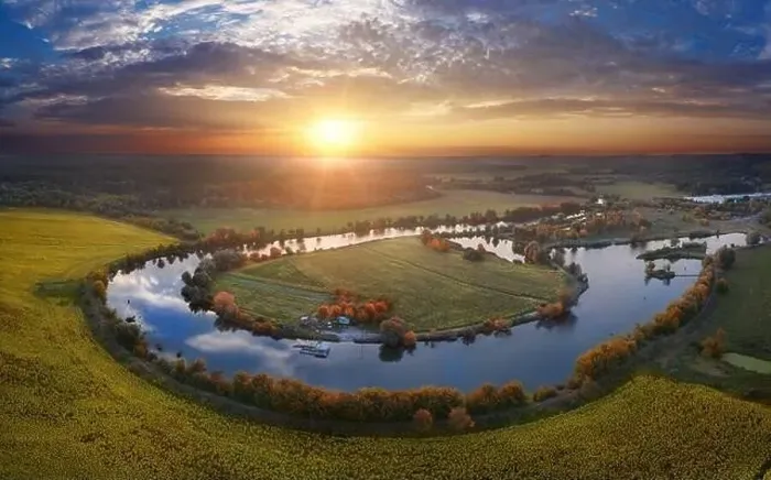 Framed Print : Mystical morning river, the sun's rays shine through the fog Framed Print : Mystical morning river, the sun's rays shine through the fog
