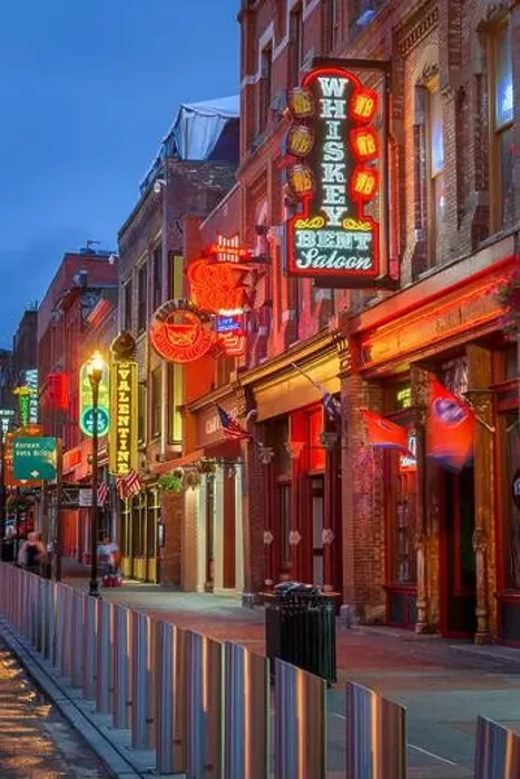 Framed Print : NASHVILLE, TENNESSEE - AUGUST 20, 2018: Honky-tonks on Lower Broadway Framed Print : NASHVILLE, TENNESSEE - AUGUST 20, 2018: Honky-tonks on Lower Broadway