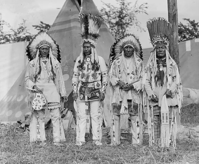 Framed Print : Four Native American Chiefs in Traditional Clothing and Feathered Bonnet Framed Print : Four Native American Chiefs in Traditional Clothing and Feathered Bonnet