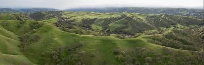 Framed Print : New green grass covers the scenic, rolling hills and valleys of the tri-valley area of Northern California, just east of San Francisco Bay Framed Print : New green grass covers the scenic, rolling hills and valleys of the tri-valley area of Northern California, just east of San Francisco Bay