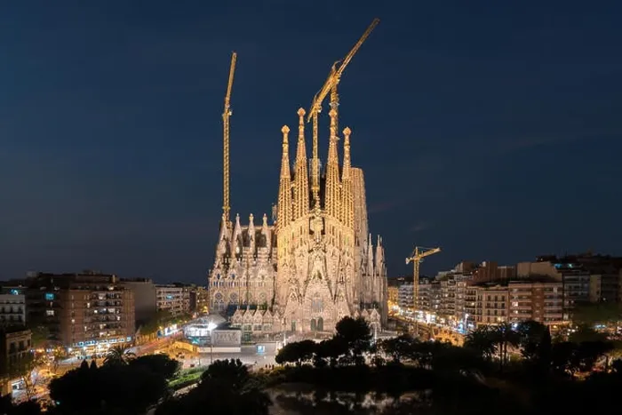 Framed Print : Night view of the Sagrada Familia, a large Roman Catholic church in Barcelona, Spain, designed by Catalan architect Antoni Gaudi Framed Print : Night view of the Sagrada Familia, a large Roman Catholic church in Barcelona, Spain, designed by Catalan architect Antoni Gaudi