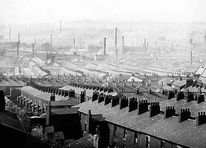 Framed Print : A northern mill town in England, early 1900s Framed Print : A northern mill town in England, early 1900s