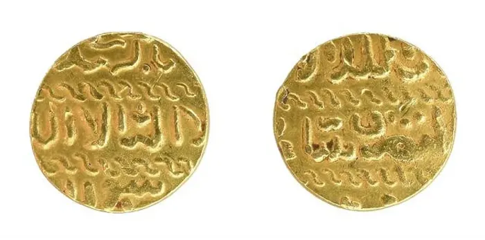 Framed Print : Obverse and reverse of a Gold ashrafi coin Framed Print : Obverse and reverse of a Gold ashrafi coin