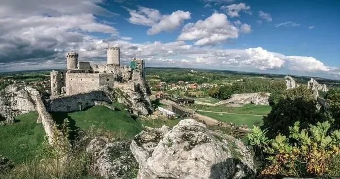 Framed Print : Ogrodzieniec castle in Poland panorama Framed Print : Ogrodzieniec castle in Poland panorama