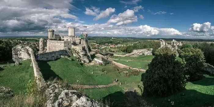 Framed Print : Ogrodzieniec castle in Poland panorama Framed Print : Ogrodzieniec castle in Poland panorama