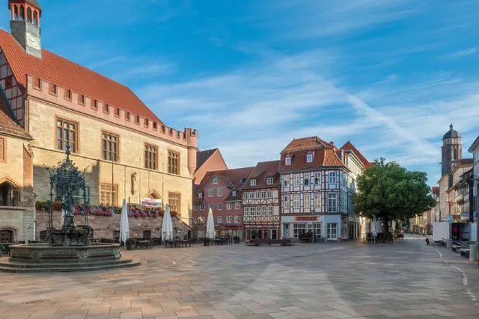 Framed Print : Old town hall in Goettingen with Gaenseliesel fountain, Germany Framed Print : Old town hall in Goettingen with Gaenseliesel fountain, Germany