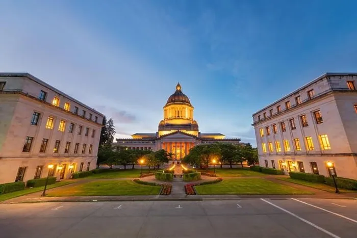 Framed Print : Olympia, Washington, USA state capitol building at dusk Framed Print : Olympia, Washington, USA state capitol building at dusk