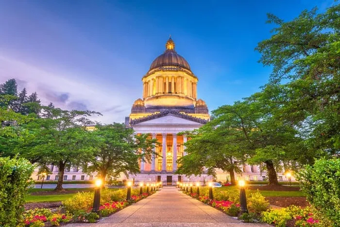 Framed Print : Olympia, Washington, USA state capitol building at dusk Framed Print : Olympia, Washington, USA state capitol building at dusk