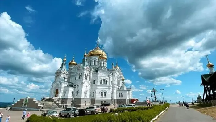 Framed Print : Orthodox church of white stone on a green hillock