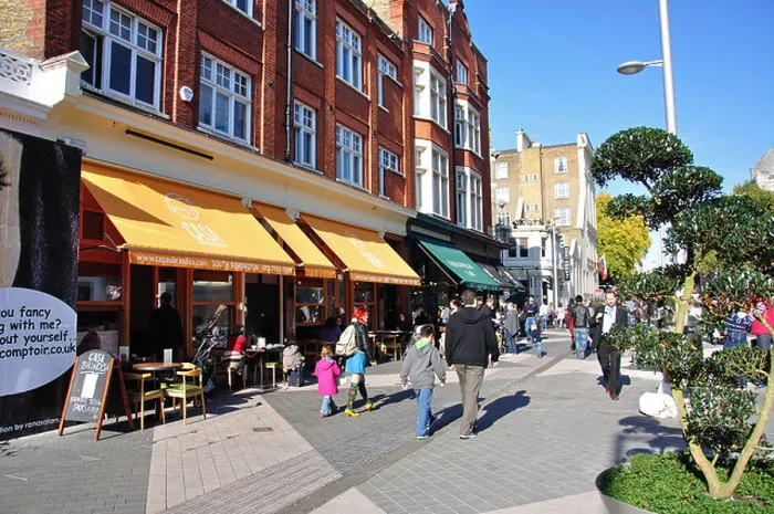 Framed Print : Outdoor cafes on Exhibition Road Framed Print : Outdoor cafes on Exhibition Road