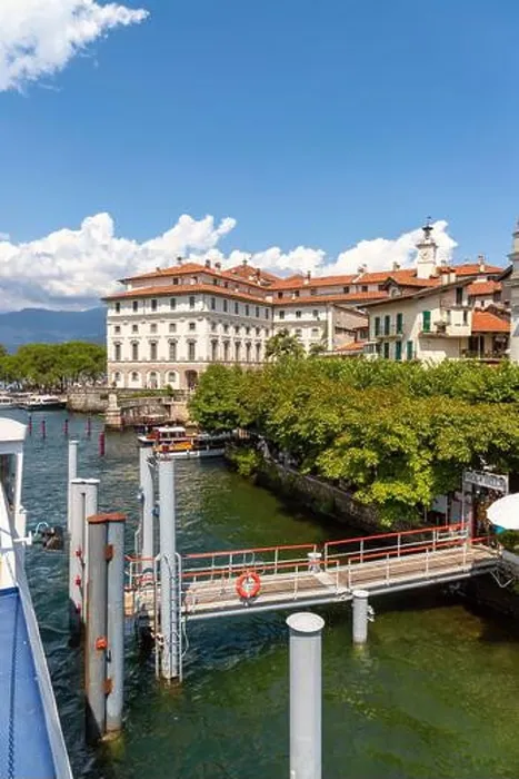 Framed Print : The Palazzo Borromeo on Isola Bella, seen from the ferry, Lake Maggiore, Piedmont, Italy