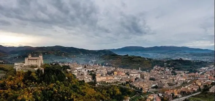 Framed Print : Panorama view of historic Spoleto with the Rocca Albornoziana fortress and cathedral Framed Print : Panorama view of historic Spoleto with the Rocca Albornoziana fortress and cathedral