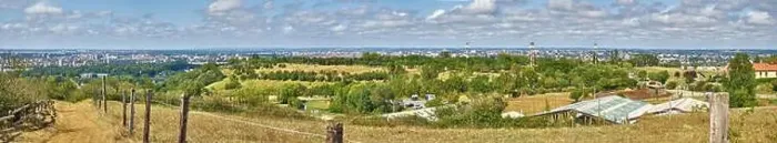 Framed Print : Panoramic Aerial View Of Toulouse At Belvédère Pech-David During a Clear Sunny Summer Day Framed Print : Panoramic Aerial View Of Toulouse At Belvédère Pech-David During a Clear Sunny Summer Day