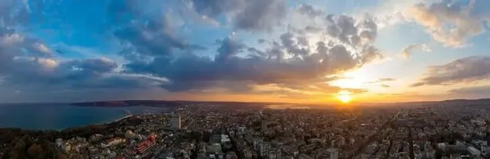 Framed Print : Panoramic view of the amazing sunset sky over the city Framed Print : Panoramic view of the amazing sunset sky over the city