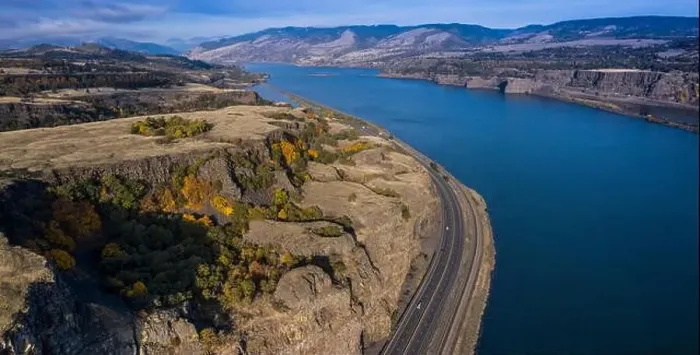 Framed Print : Panoramic view of the Columbia River Gorge in autumn from Rowena view point Framed Print : Panoramic view of the Columbia River Gorge in autumn from Rowena view point