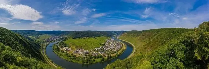 Framed Print : Panoramic view of the loop of the Moselle near Bruttig near Cochem, Germany Framed Print : Panoramic view of the loop of the Moselle near Bruttig near Cochem, Germany