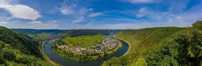 Framed Print : Panoramic view of the loop of the Moselle near Bruttig near Cochem Framed Print : Panoramic view of the loop of the Moselle near Bruttig near Cochem