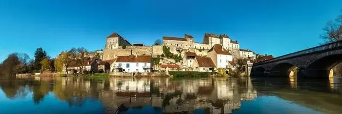 Framed Print : Panoramic view of Pesmes village in Burgundy, France, winter time Framed Print : Panoramic view of Pesmes village in Burgundy, France, winter time