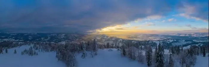 Framed Print : Panoramic view of the winter mountains Framed Print : Panoramic view of the winter mountains