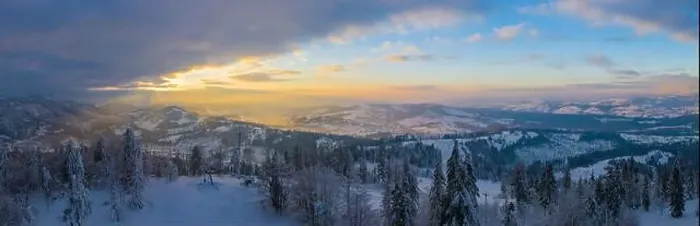 Framed Print : Panoramic view of the winter mountains Framed Print : Panoramic view of the winter mountains
