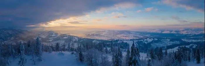 Framed Print : Panoramic view of the winter mountains Framed Print : Panoramic view of the winter mountains