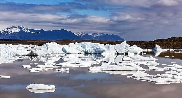 Panoramical view of Fjallsarlon glacial lagoon. Icebergs and mountains in Vatnajokull National Park, southeast Iceland, Europe. Landscape photography