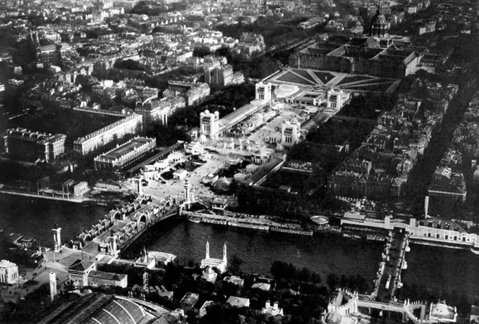 Framed Print : Paris. Aerial view of the Decorative Arts Exhibition (1925) Framed Print : Paris. Aerial view of the Decorative Arts Exhibition (1925)