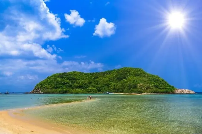 Framed Print : Path to Ko Ma island, Mae Haad Beach, Koh Phangan, Suratthani, Thailand Framed Print : Path to Ko Ma island, Mae Haad Beach, Koh Phangan, Suratthani, Thailand