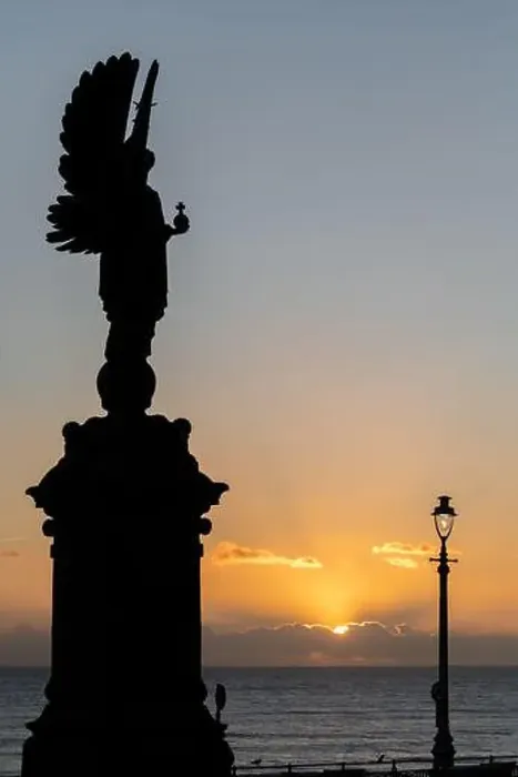 Framed Print : The Peace Statue, on the Brighton / Hove border Seafront, East Sussex, UK Framed Print : The Peace Statue, on the Brighton / Hove border Seafront, East Sussex, UK