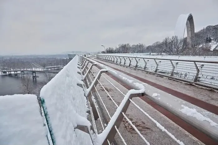 Framed Print : Pedestrian-bicycle bridge in Kiev in snowy weather Framed Print : Pedestrian-bicycle bridge in Kiev in snowy weather