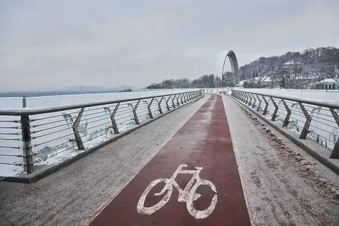 Framed Print : Pedestrian-bicycle bridge in Kiev in snowy weather Framed Print : Pedestrian-bicycle bridge in Kiev in snowy weather