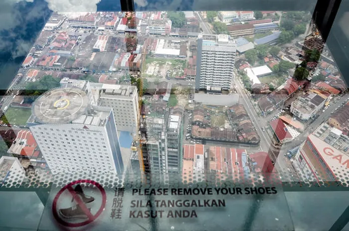 Framed Print : Penang, Malaysia - Jun 27, 2017: Observatory Deck with transparent glass floor at level 68 on roof top of Komtar Tower Framed Print : Penang, Malaysia - Jun 27, 2017: Observatory Deck with transparent glass floor at level 68 on roof top of Komtar Tower
