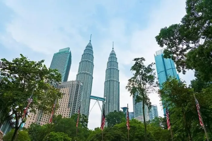 Framed Print : Petronas Twin Tower Tallest Skyscrapers Building with Cityscape in Malaysia Framed Print : Petronas Twin Tower Tallest Skyscrapers Building with Cityscape in Malaysia