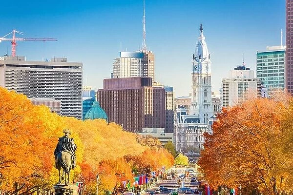Philadelphia, Pennsylvania, USA in autumn overlooking Benjamin Franklin Parkway