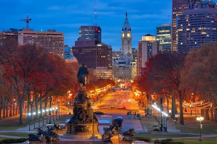 Framed Print : Philadelphia, Pennsylvania, USA in autumn overlooking Benjamin Franklin Parkway Framed Print : Philadelphia, Pennsylvania, USA in autumn overlooking Benjamin Franklin Parkway
