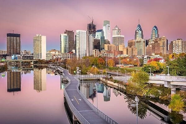 Philadelphia, Pennsylvania, USA skyline on the river