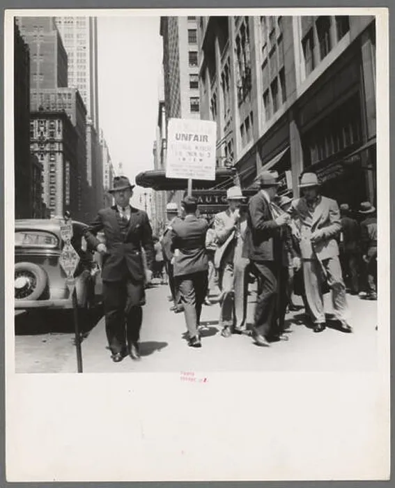 Framed Print : phot from the great depression in america around the 1930s Framed Print : phot from the great depression in america around the 1930s