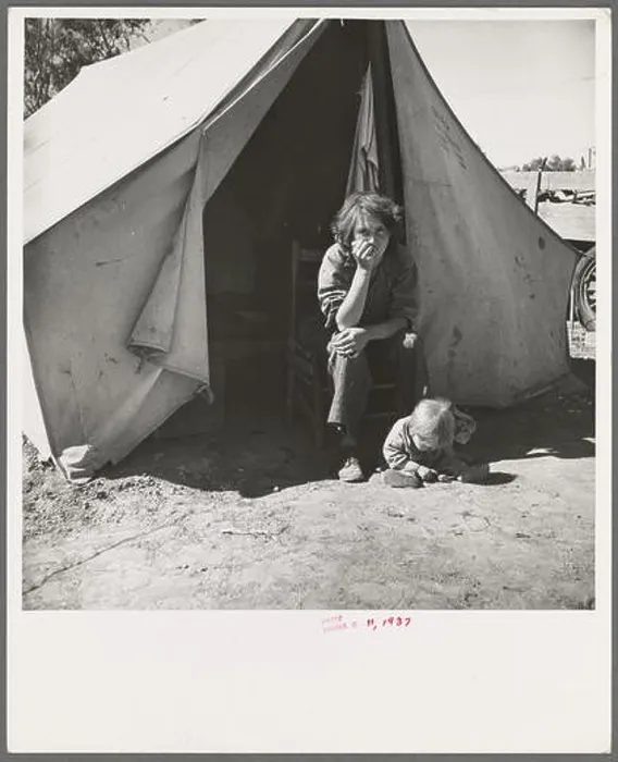Framed Print : phot from the great depression in america around the 1930s Framed Print : phot from the great depression in america around the 1930s