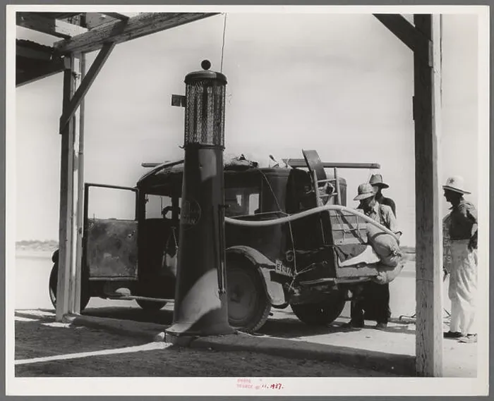 Framed Print : phot from the great depression in america around the 1930s Framed Print : phot from the great depression in america around the 1930s