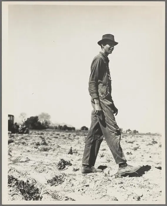 Framed Print : phot from the great depression in america around the 1930s Framed Print : phot from the great depression in america around the 1930s
