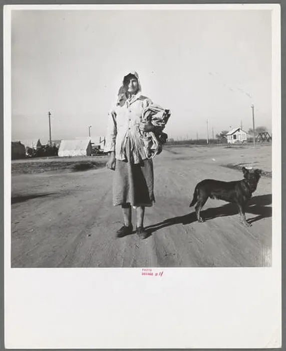 Framed Print : phot from the great depression in america around the 1930s Framed Print : phot from the great depression in america around the 1930s