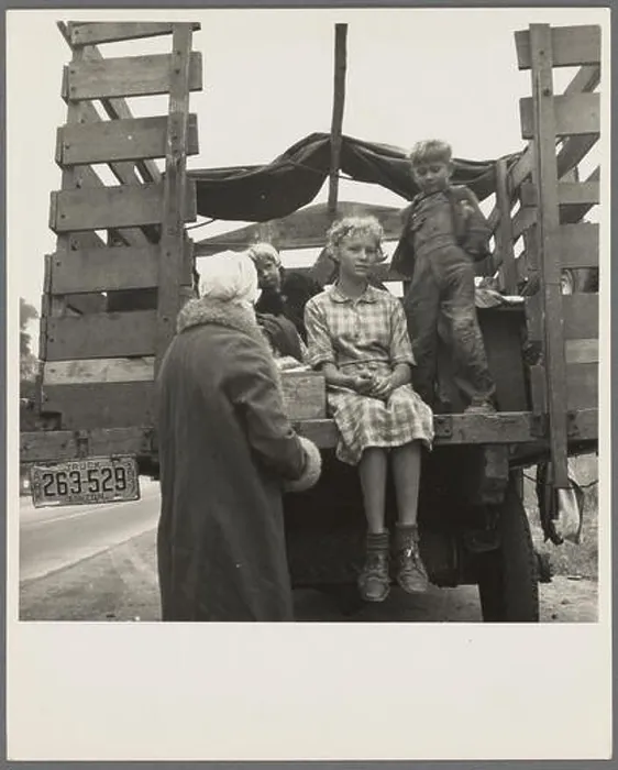 Framed Print : phot from the great depression in america around the 1930s Framed Print : phot from the great depression in america around the 1930s