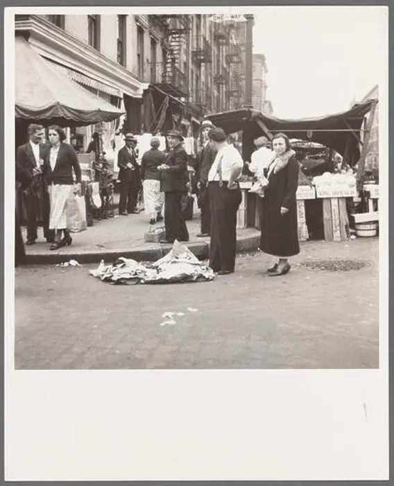 Framed Print : phot from the great depression in america around the 1930s Framed Print : phot from the great depression in america around the 1930s
